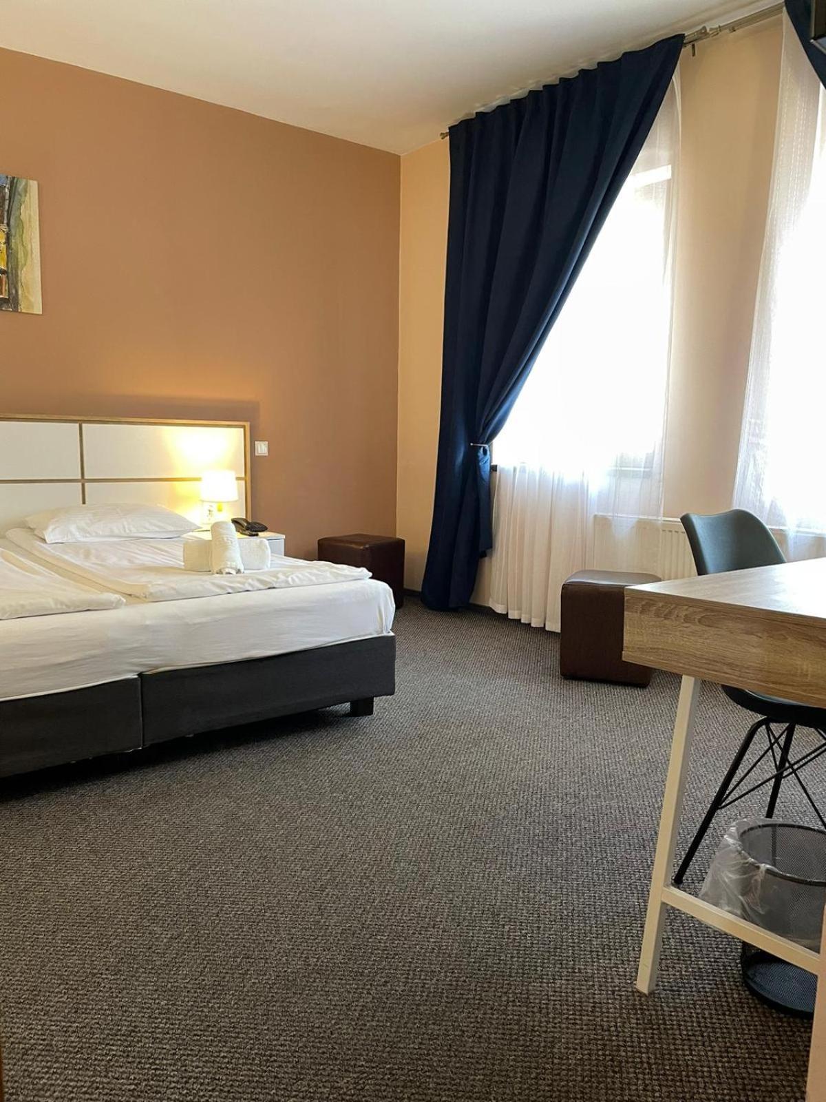 Hotel Long Street 3*