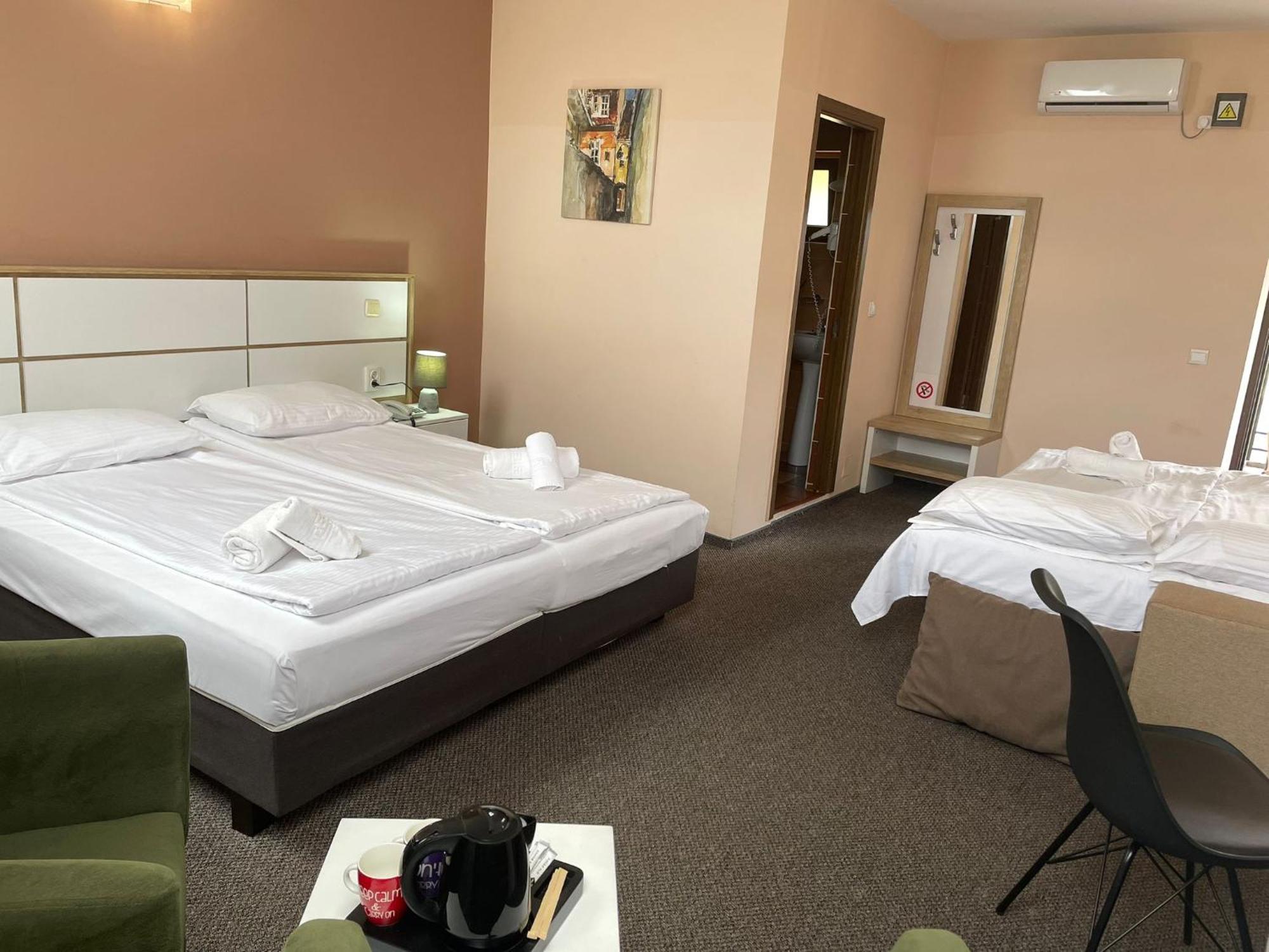 Long Street Hotel 3*